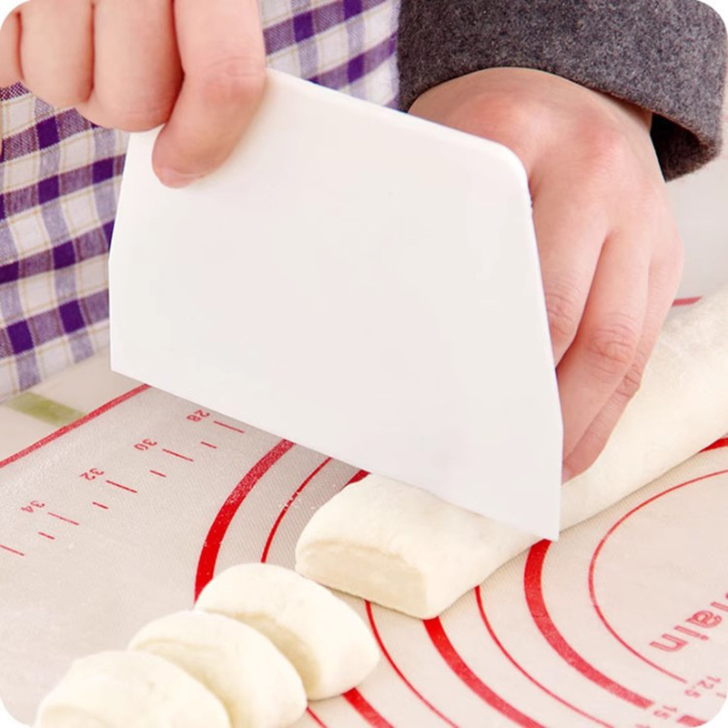 1pcs Useful Curved Cream Spatu - Dough Scraper Curved ulasan dan harga
